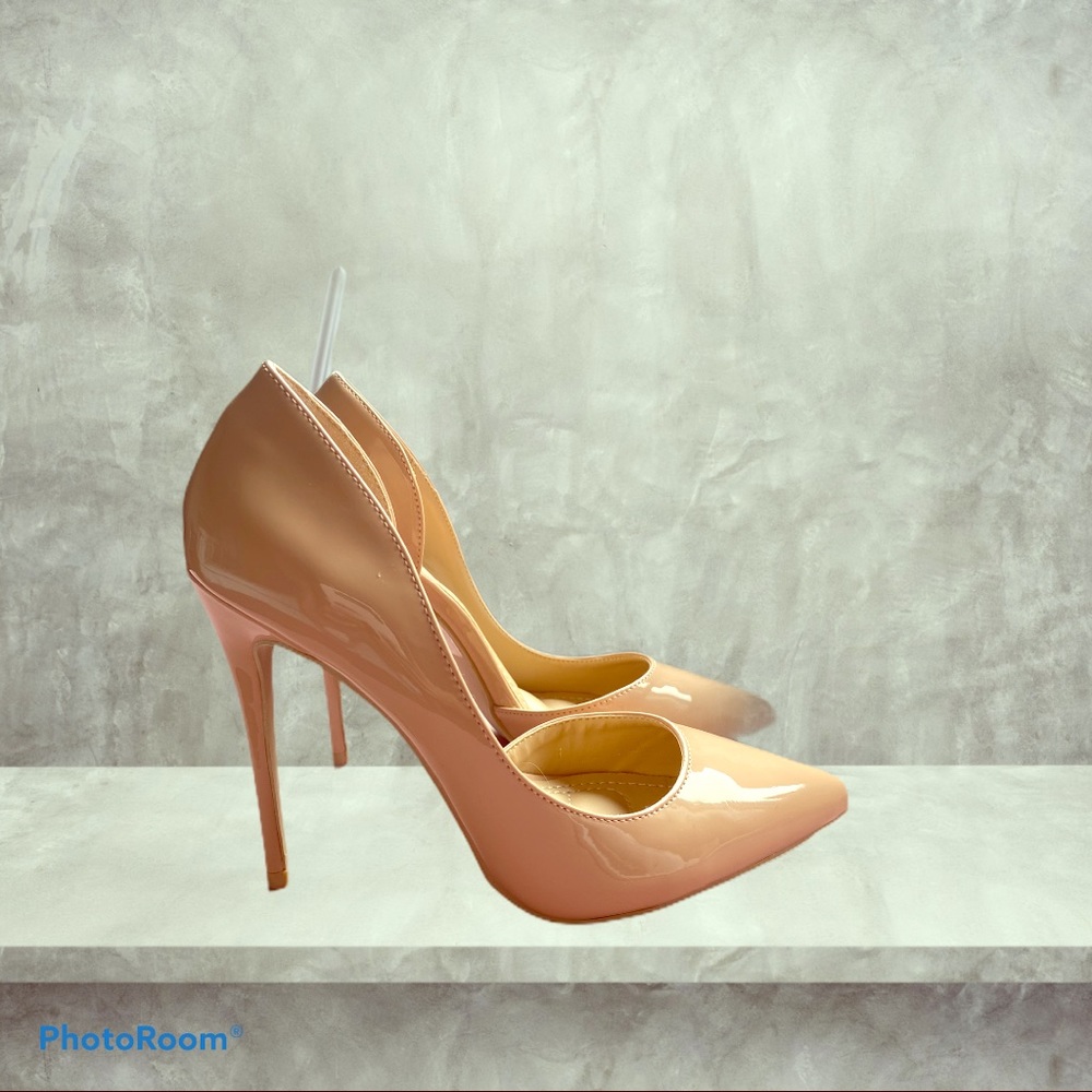 Elegant Collection Nude Pumps (Size 7.5)